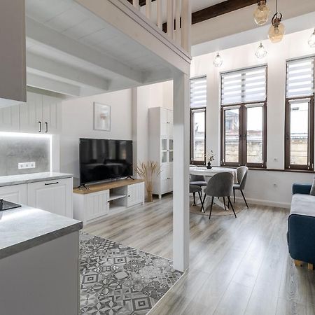 Inshiapartments On Slovatskoho Str リヴィウ エクステリア 写真