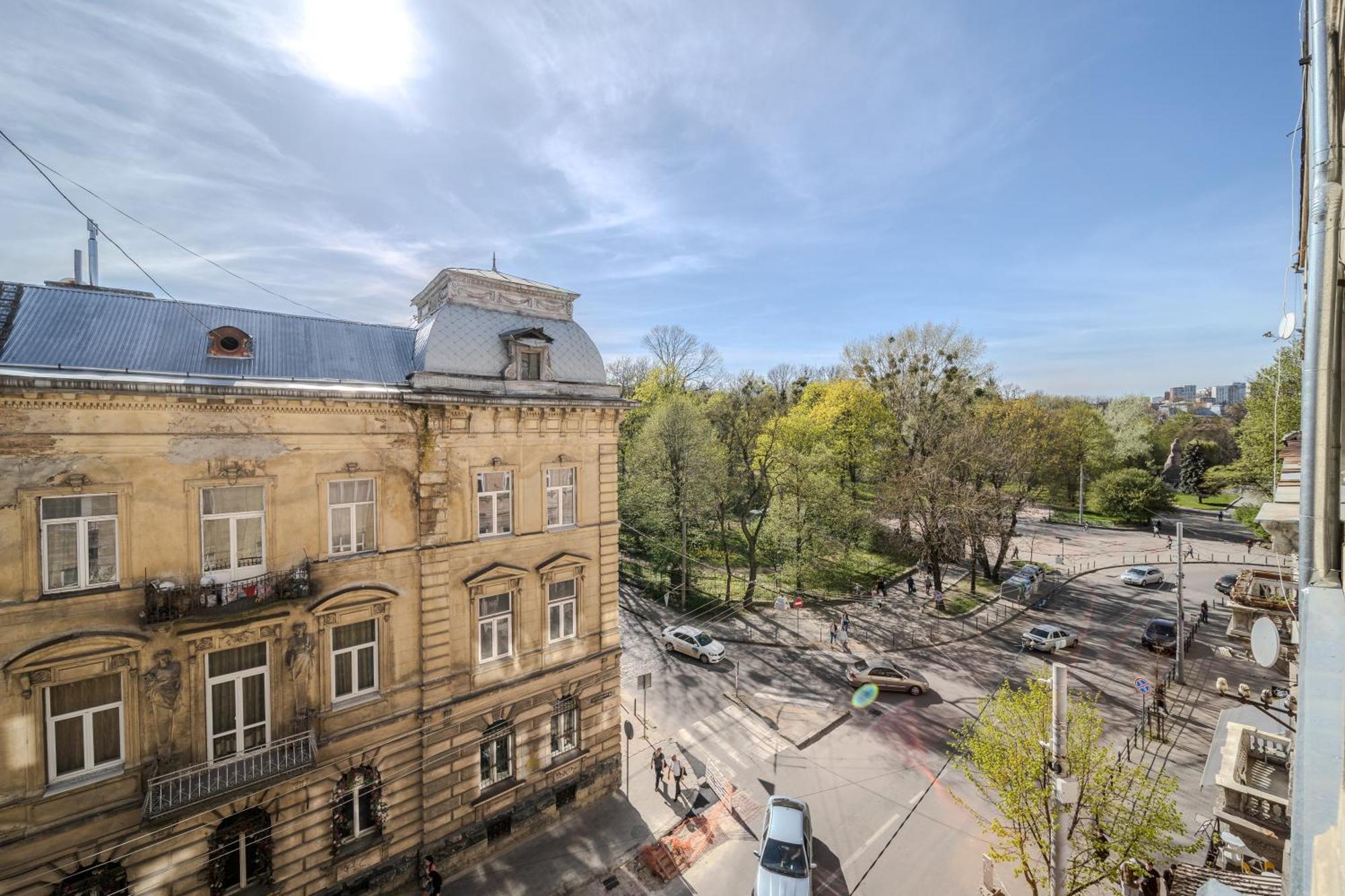 Inshiapartments On Slovatskoho Str リヴィウ エクステリア 写真